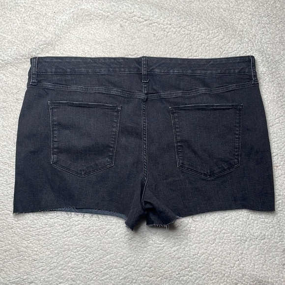 Universal Thread Shorts Black stretchy, size 20 Comfy - Picture 6 of 6